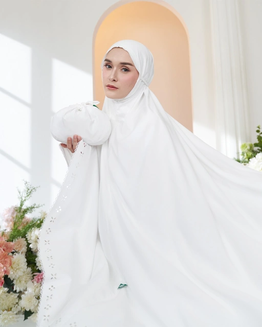 Image of Tiara 527 Broken White