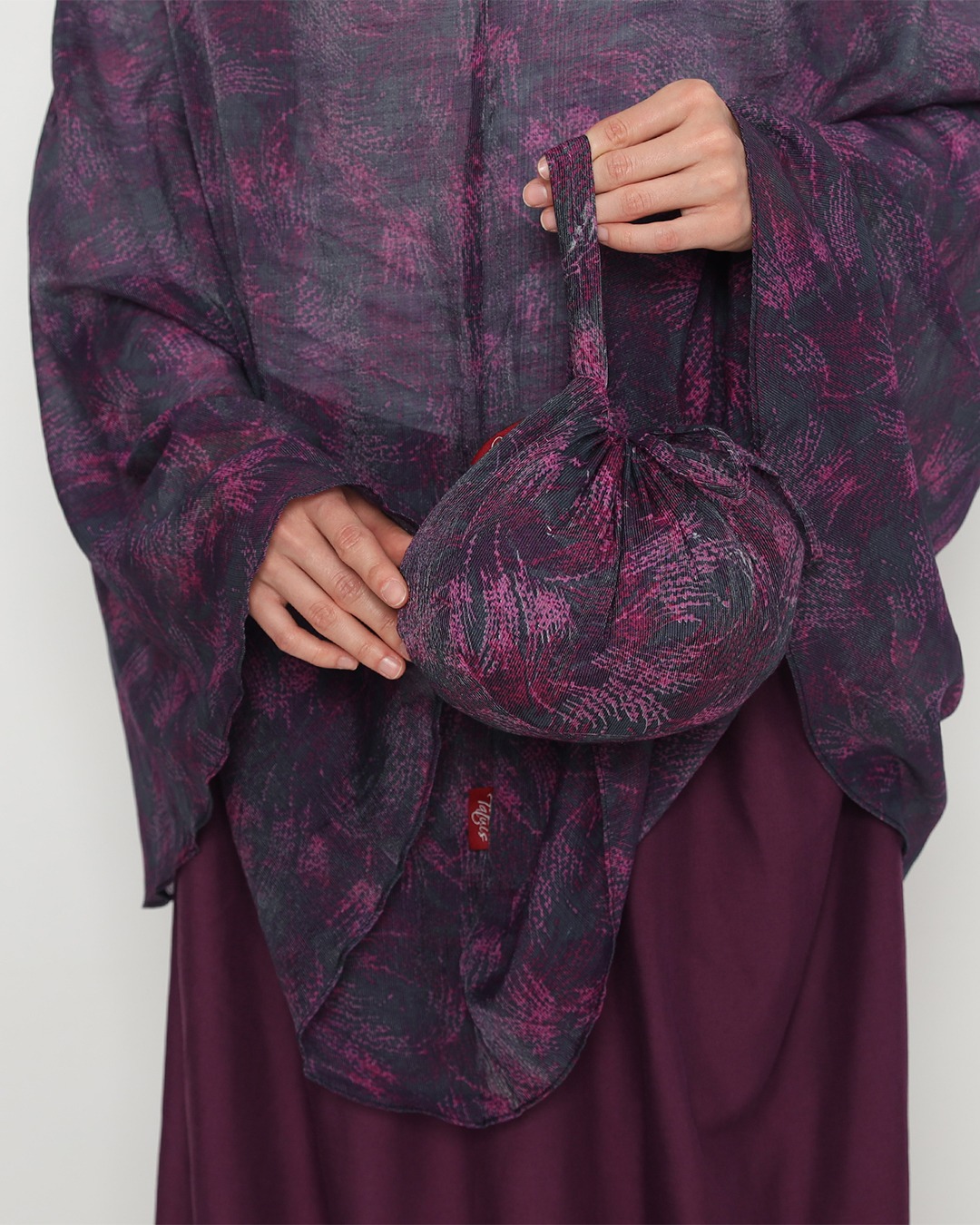 Tiara 542 Purple