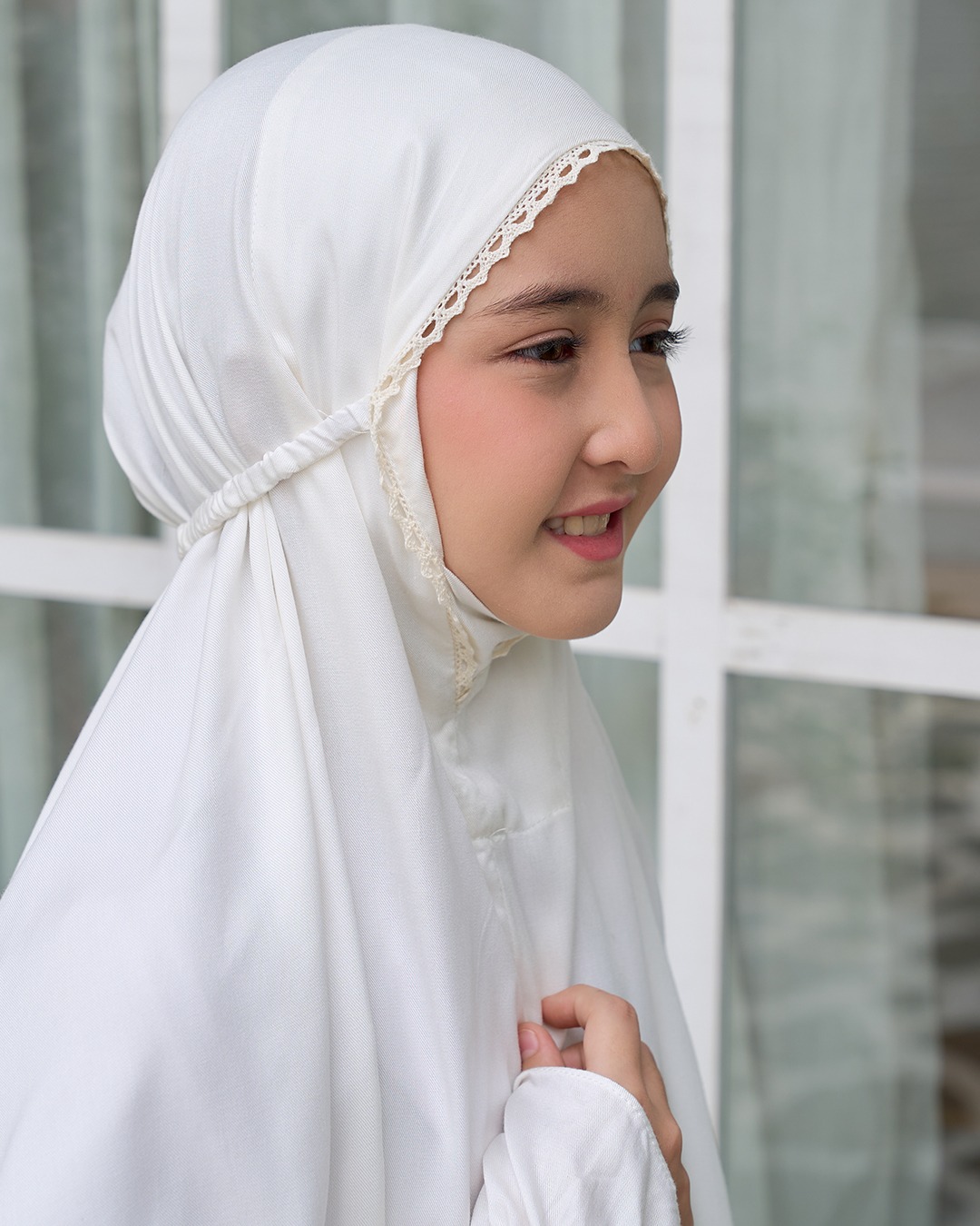 Tiara 567 Broken White Child