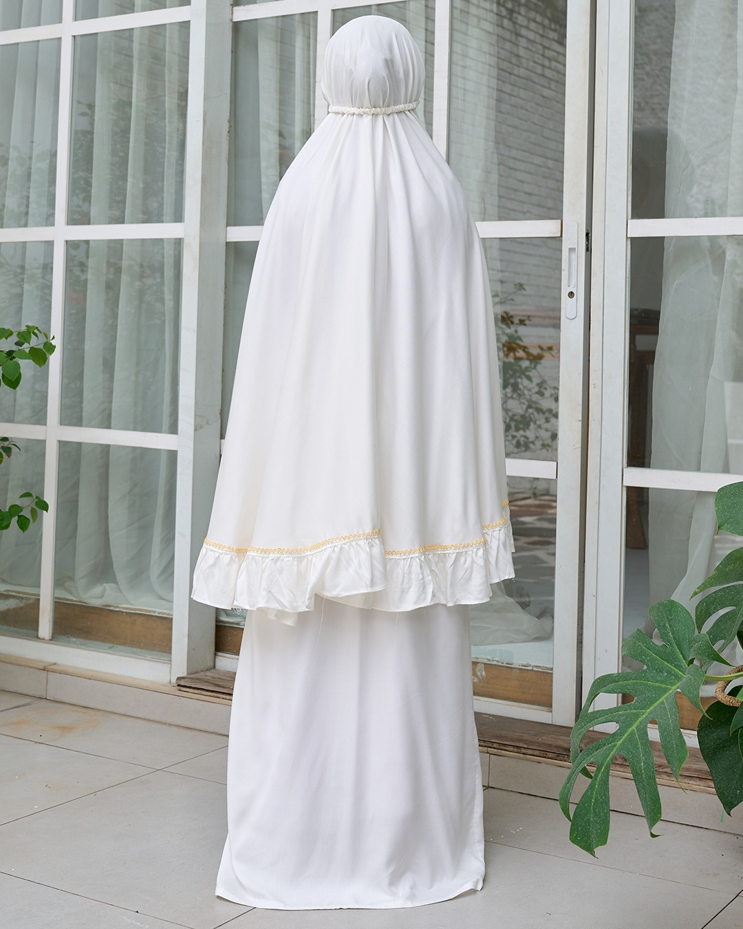 Tiara 567 Broken White Child