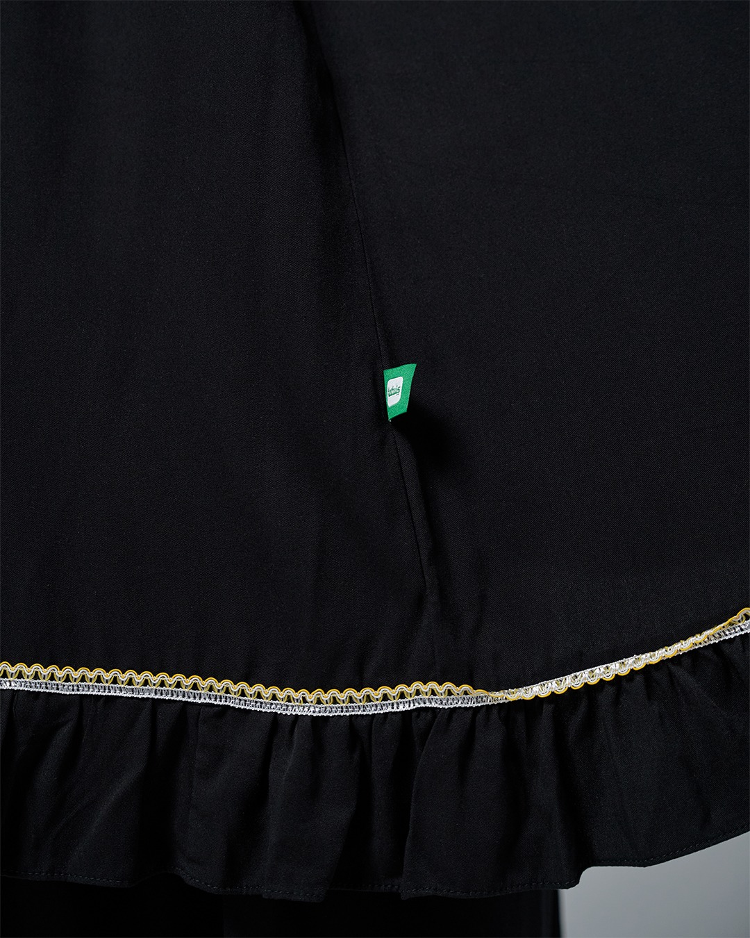 Tiara 567 Black