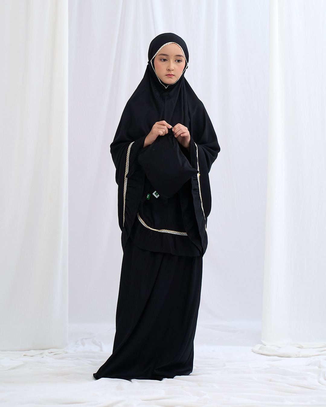 Tiara 567 Black Child