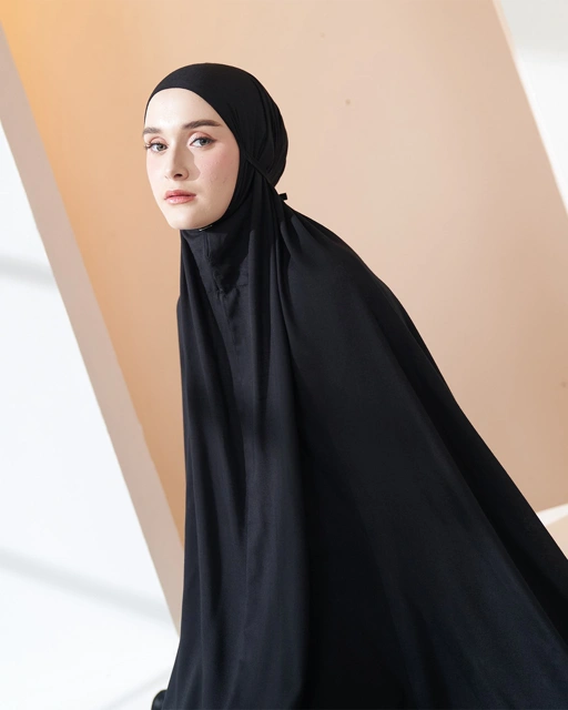 Image of Tiara 569 Black