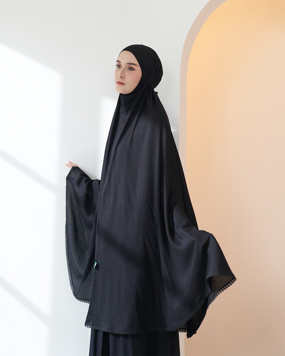 Tiara 569 Black