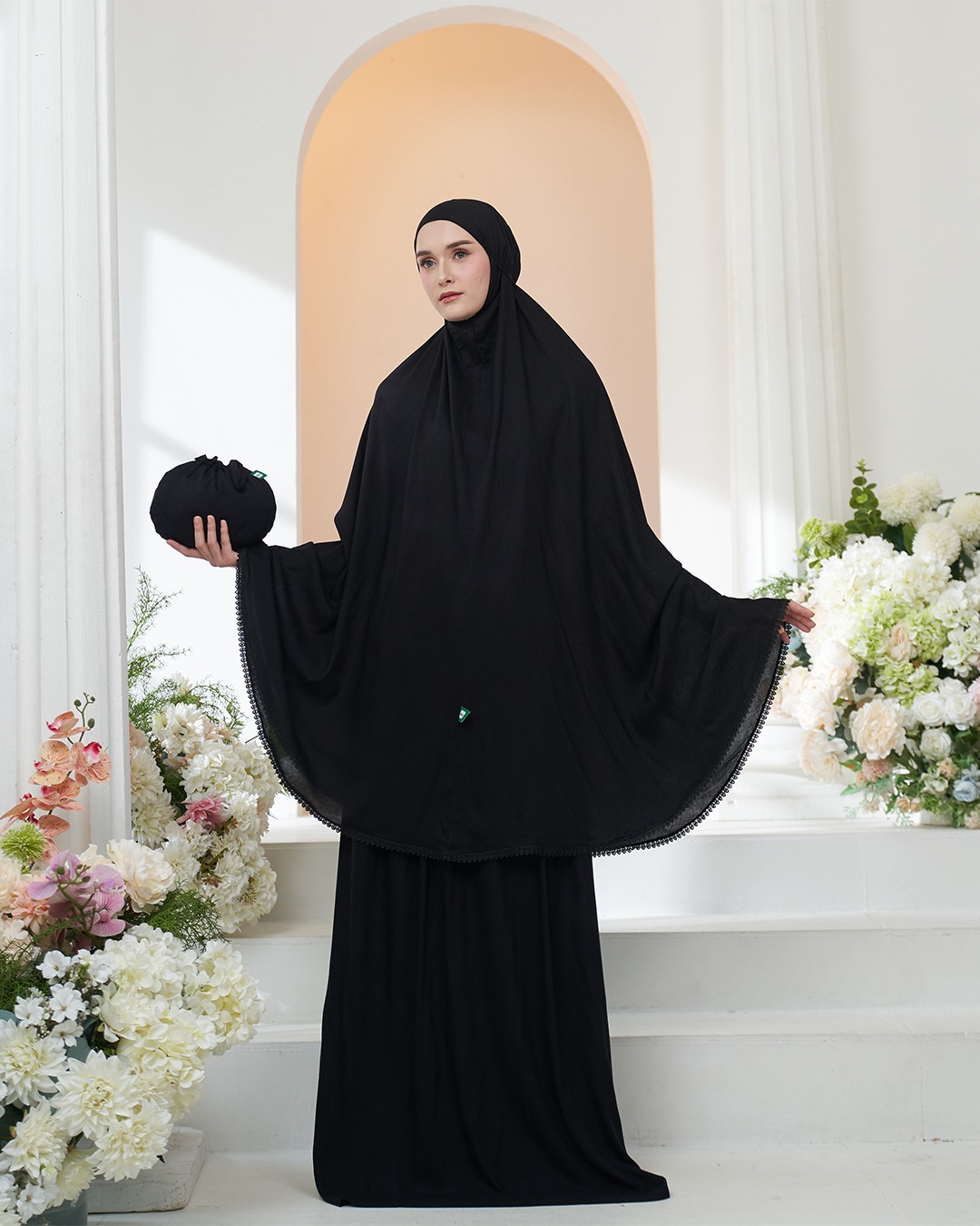 Tiara 569 Black