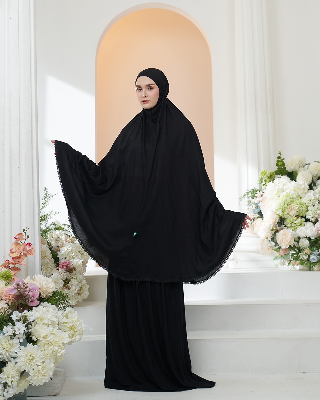 Tiara 569 Black