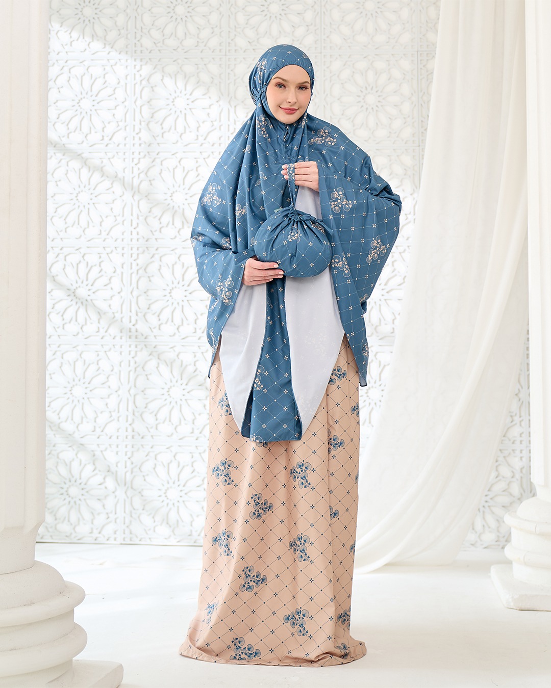Tiara 586 Blue