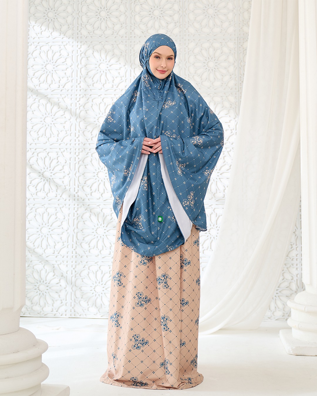 Tiara 586 Blue