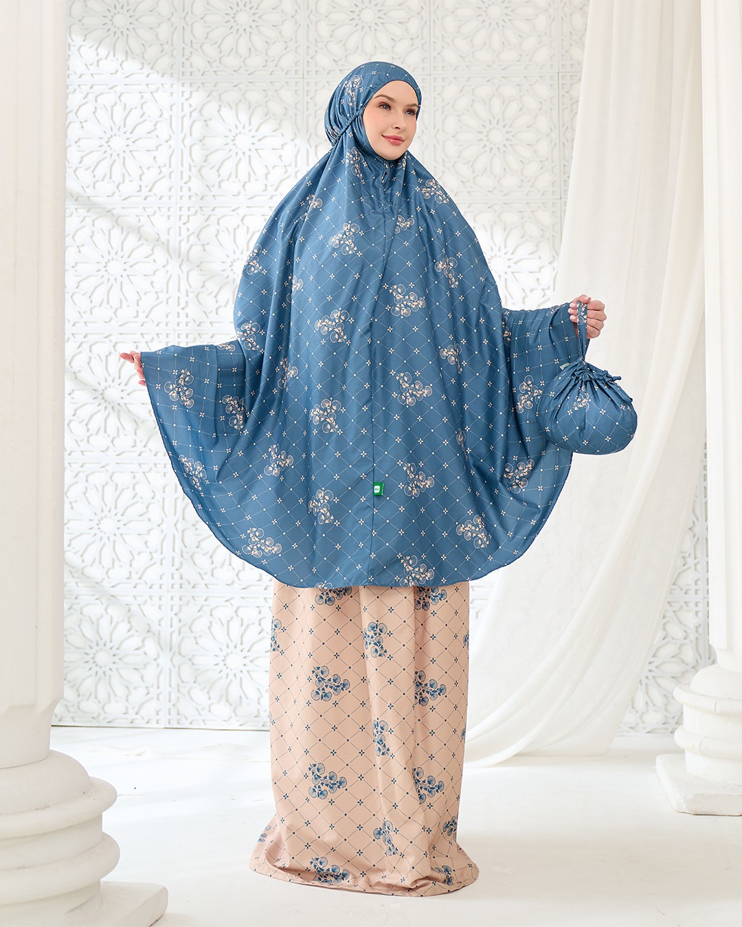 Tiara 586 Blue