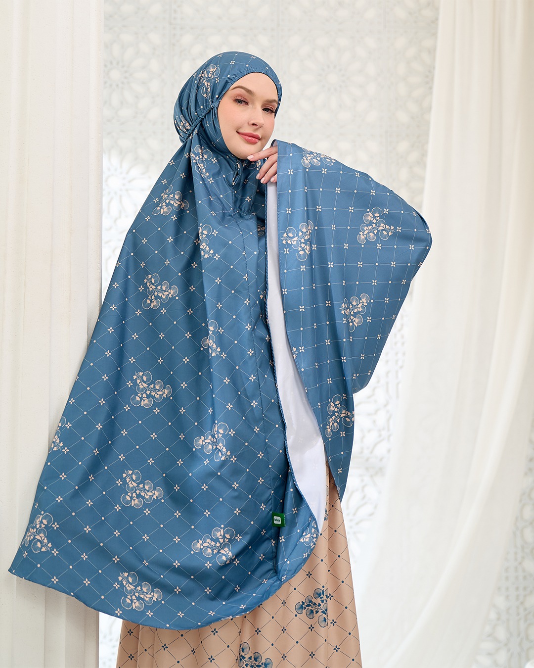 Tiara 586 Blue