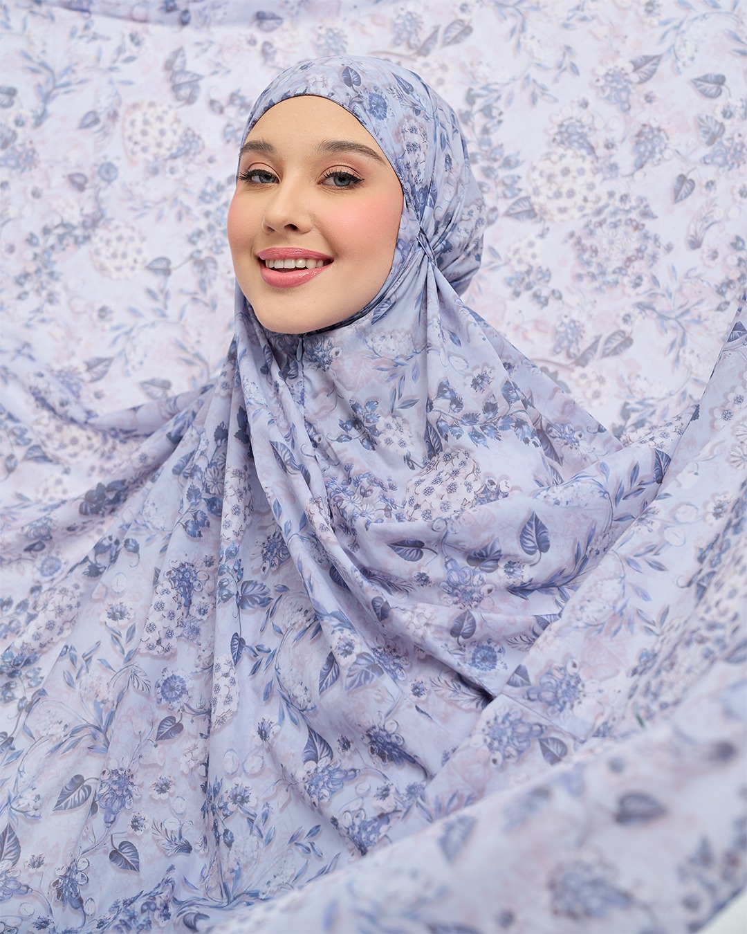 Tiara 587 Blue