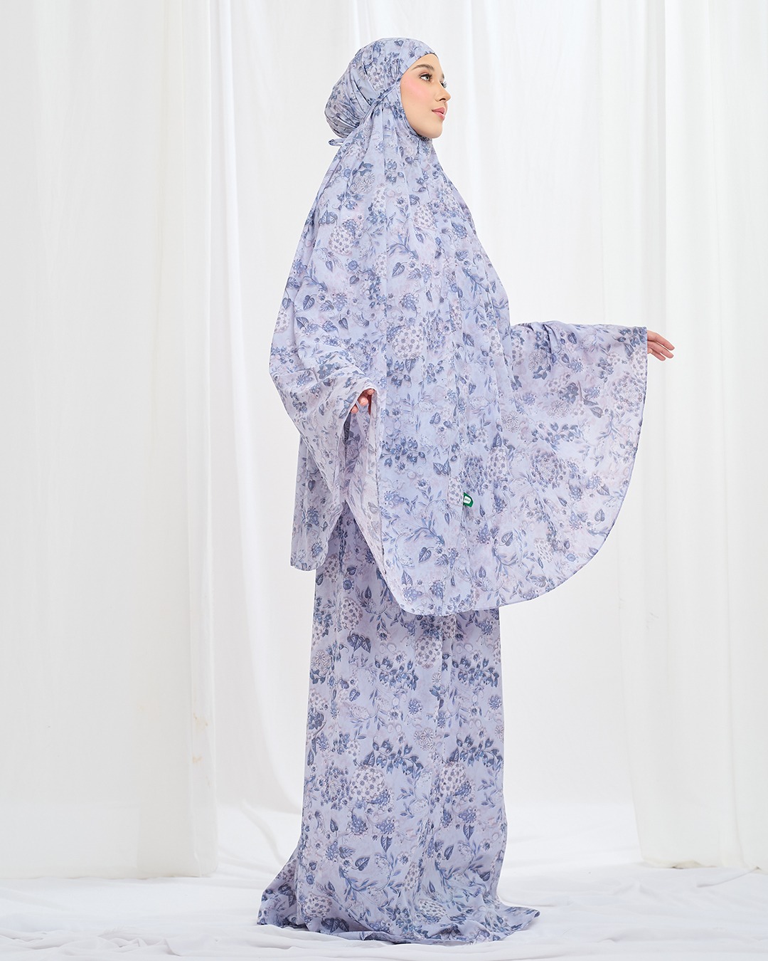 Tiara 587 Blue