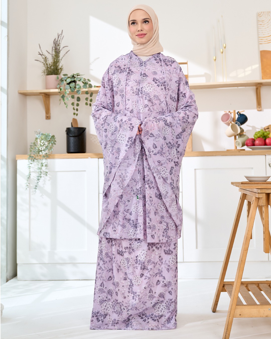 Tiara 587 Purple