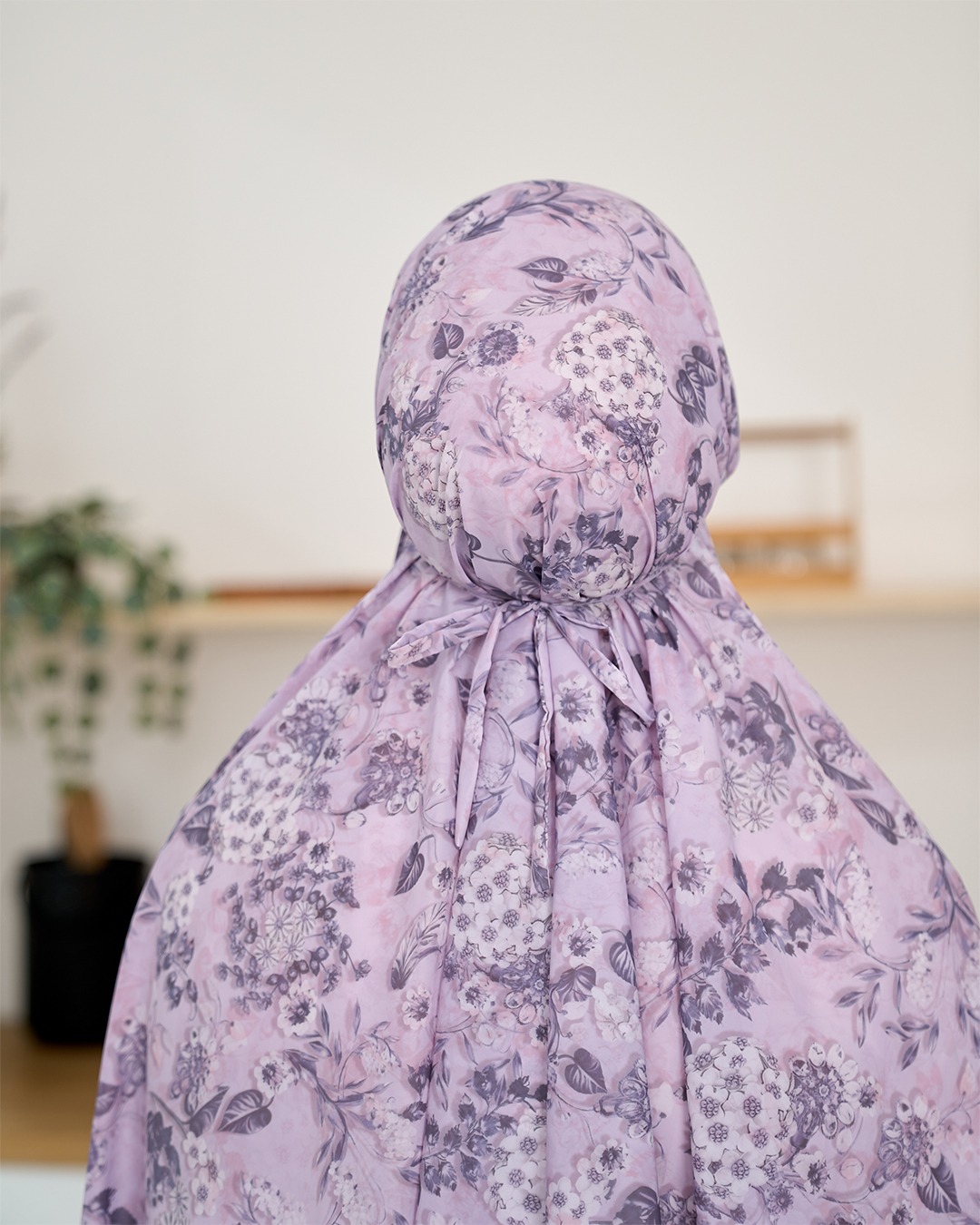 Tiara 587 Purple