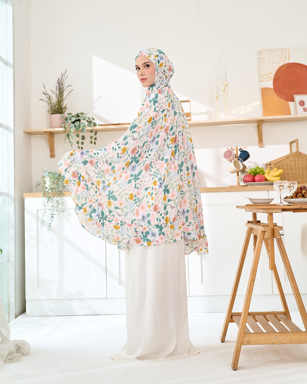 Tiara 590 Broken White