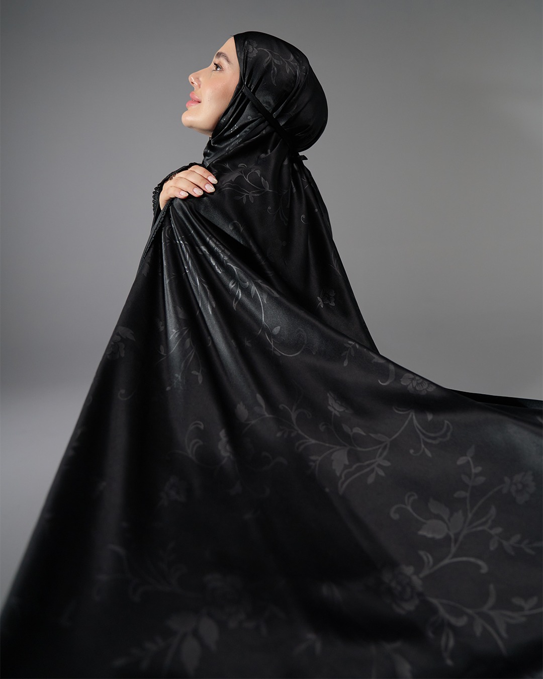 Tiara 605 Black