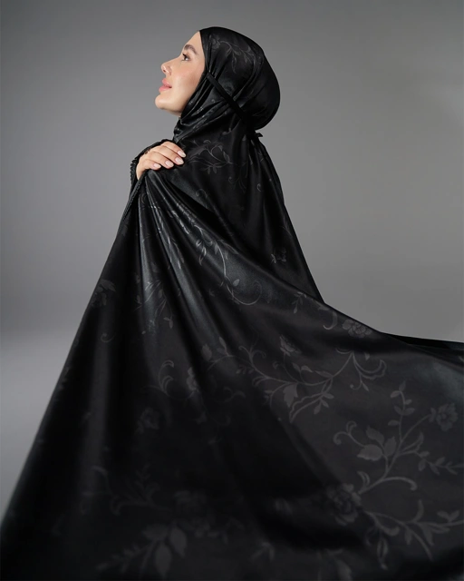 Image of Tiara 605 Black