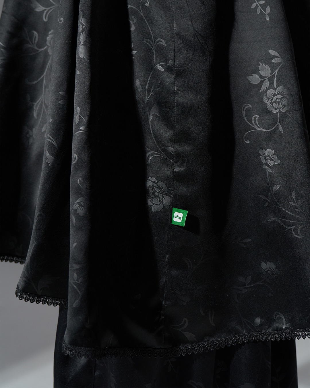 Tiara 605 Black