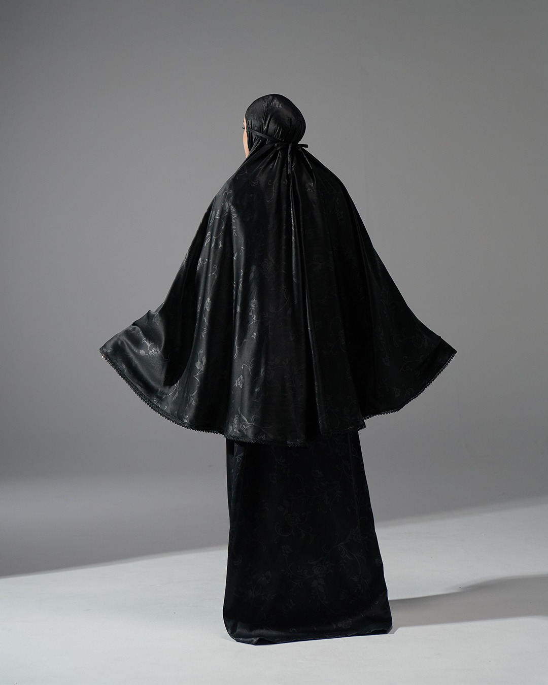 Tiara 605 Black