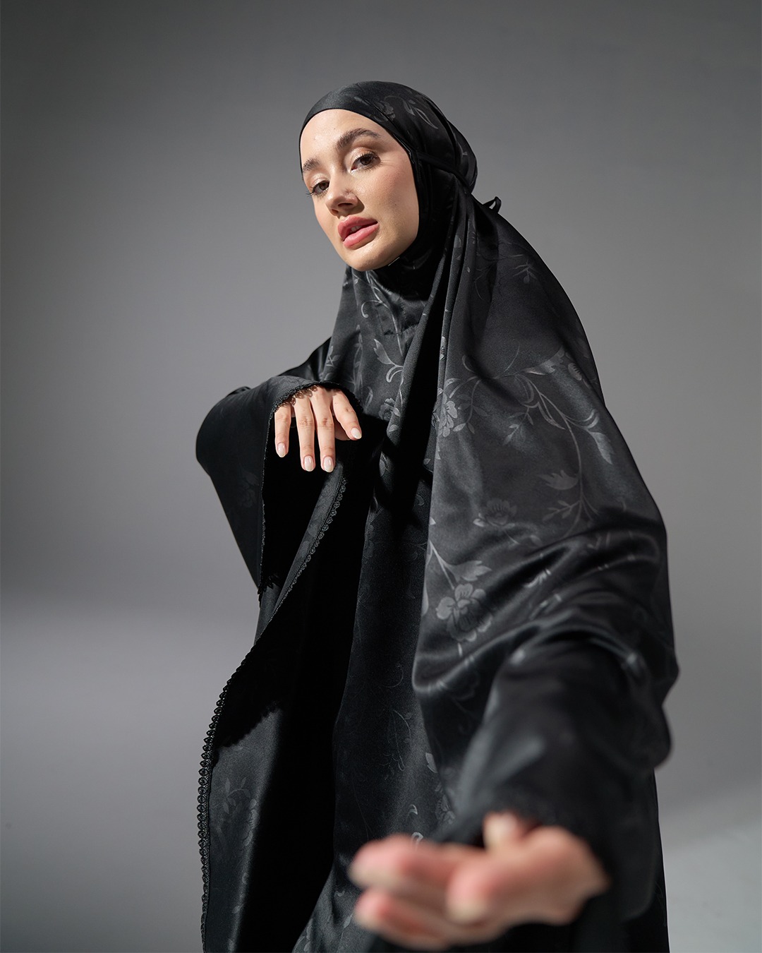 Tiara 605 Black