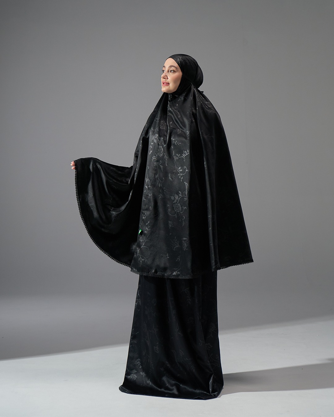 Tiara 605 Black