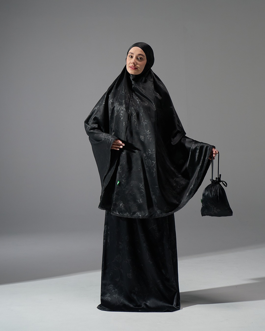 Tiara 605 Black