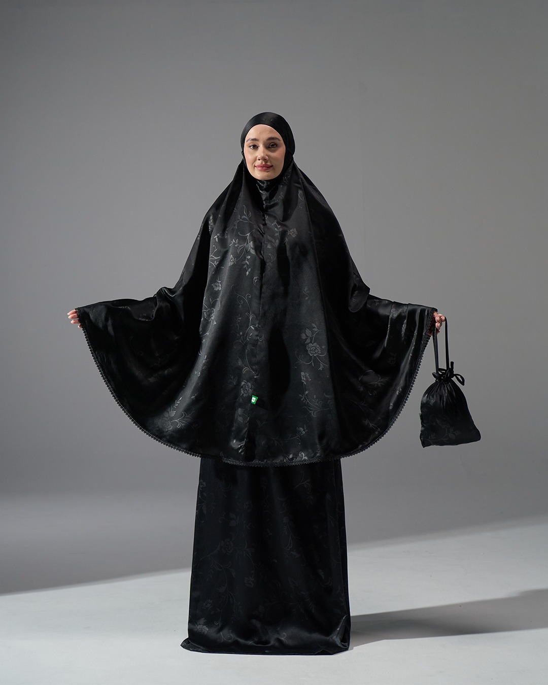Tiara 605 Black