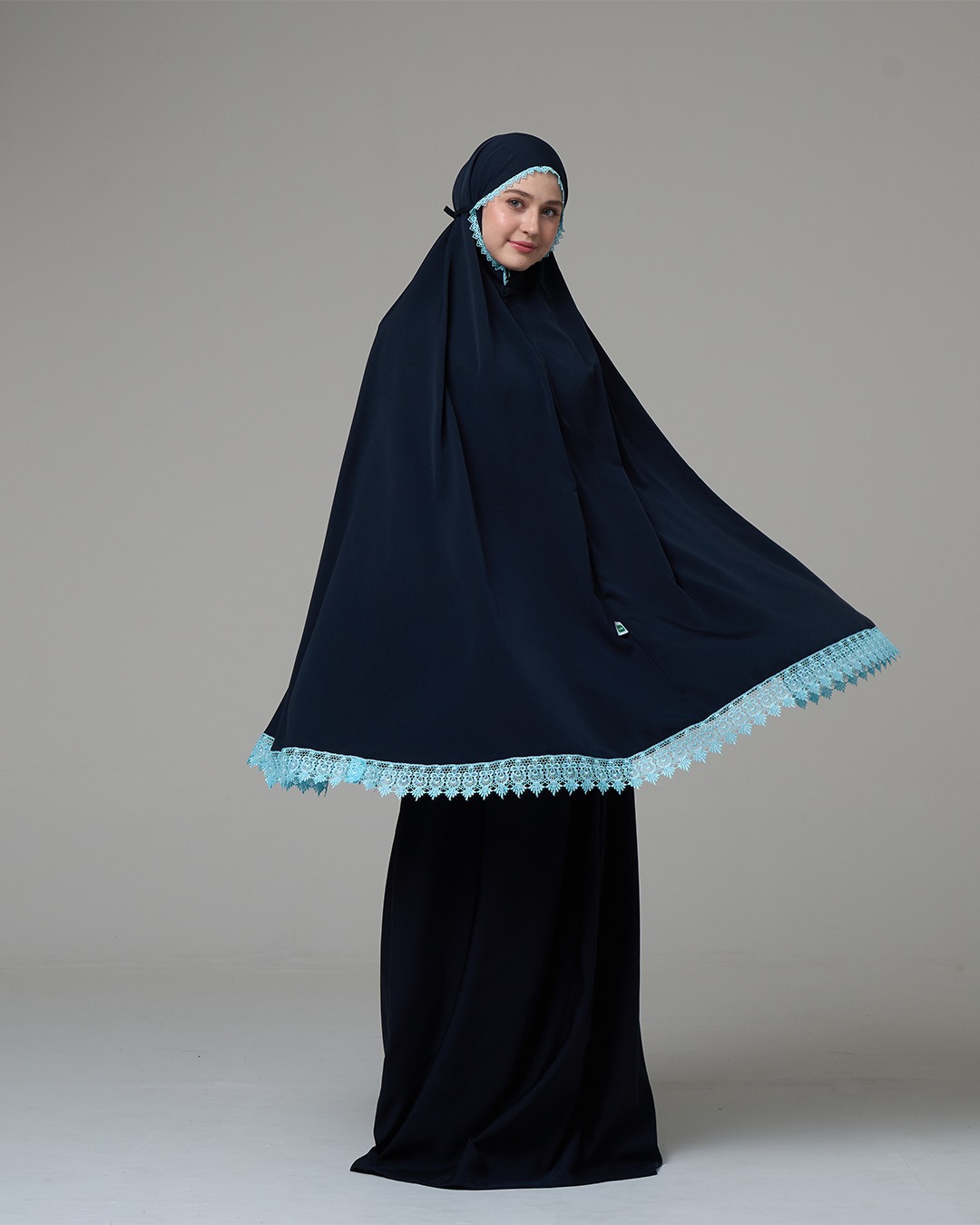 Tiara 618 Dark Navy