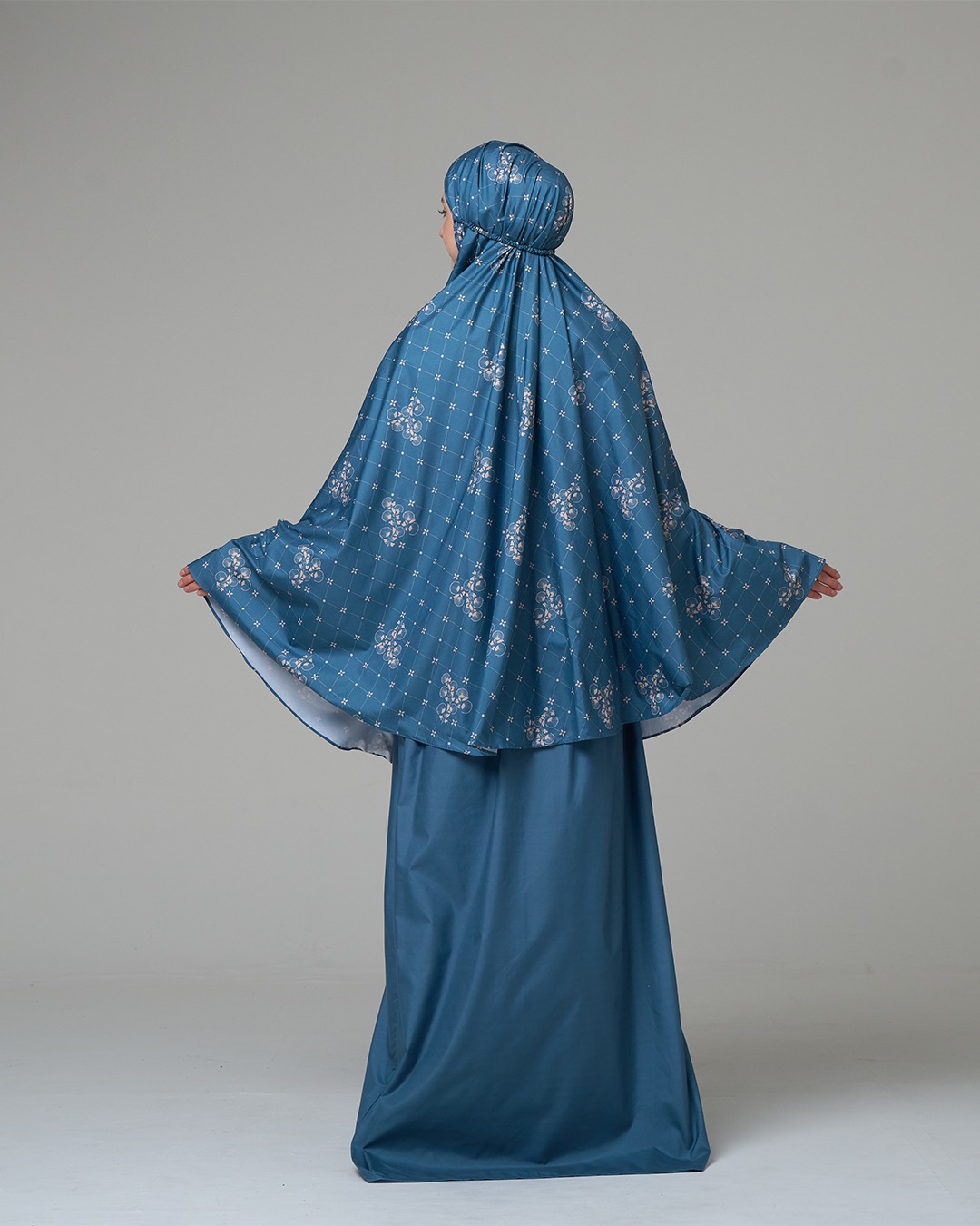 Tiara 620 Blue