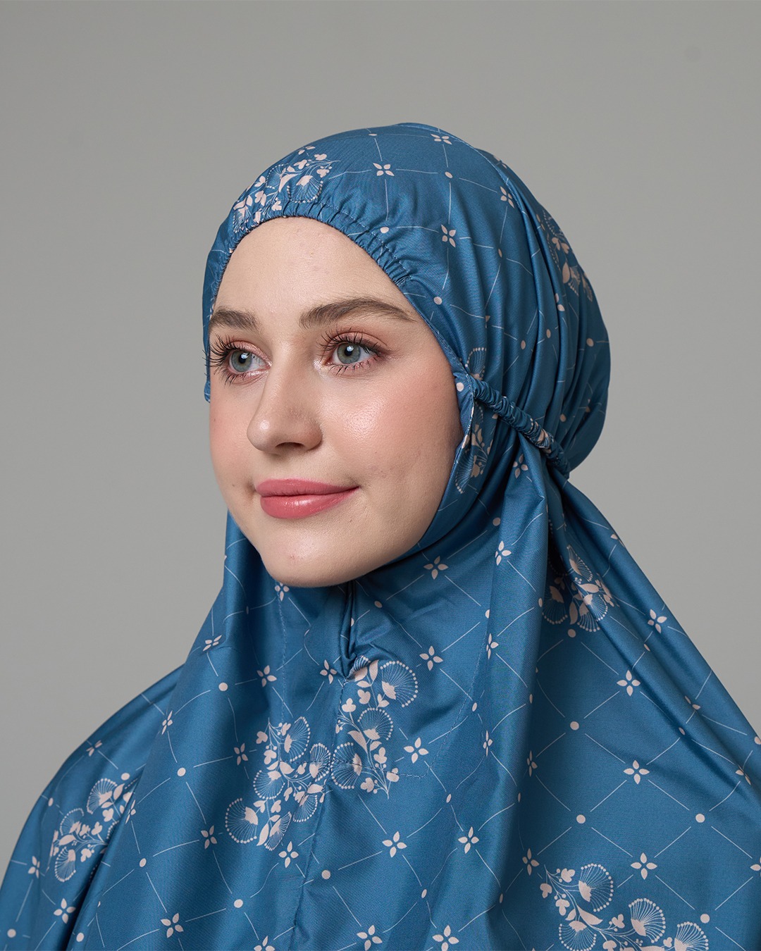 Tiara 620 Blue