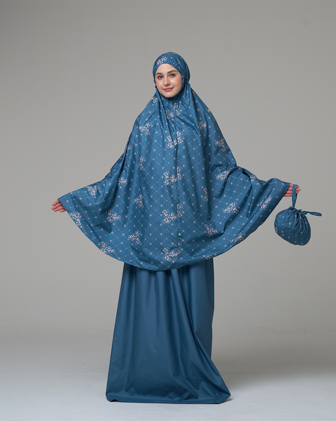 Tiara 620 Blue