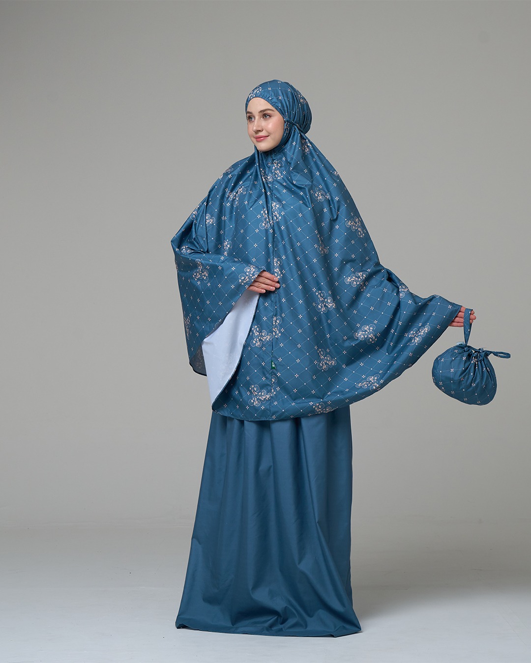 Tiara 620 Blue