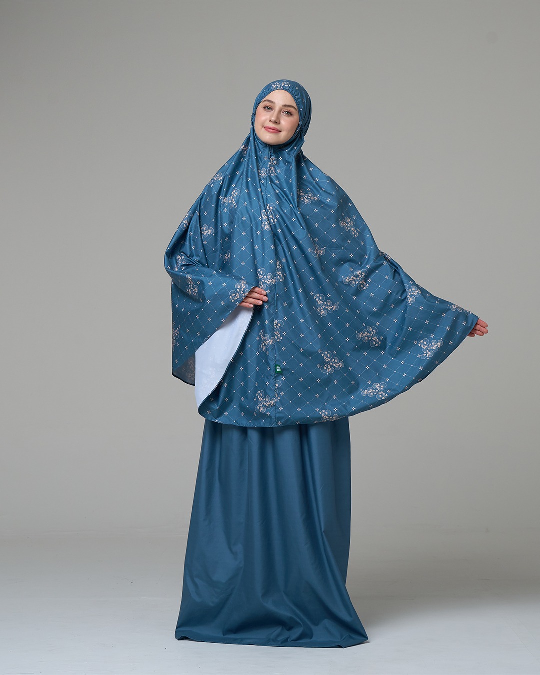 Tiara 620 Blue