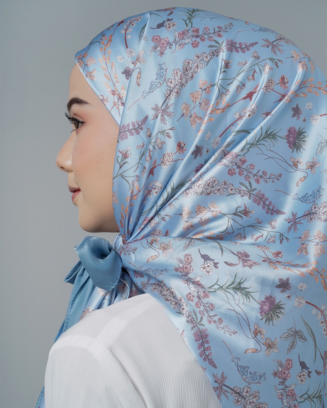 Winonamodest x Tatuis - Abloom Vintage Instant Scarf Ice Blue