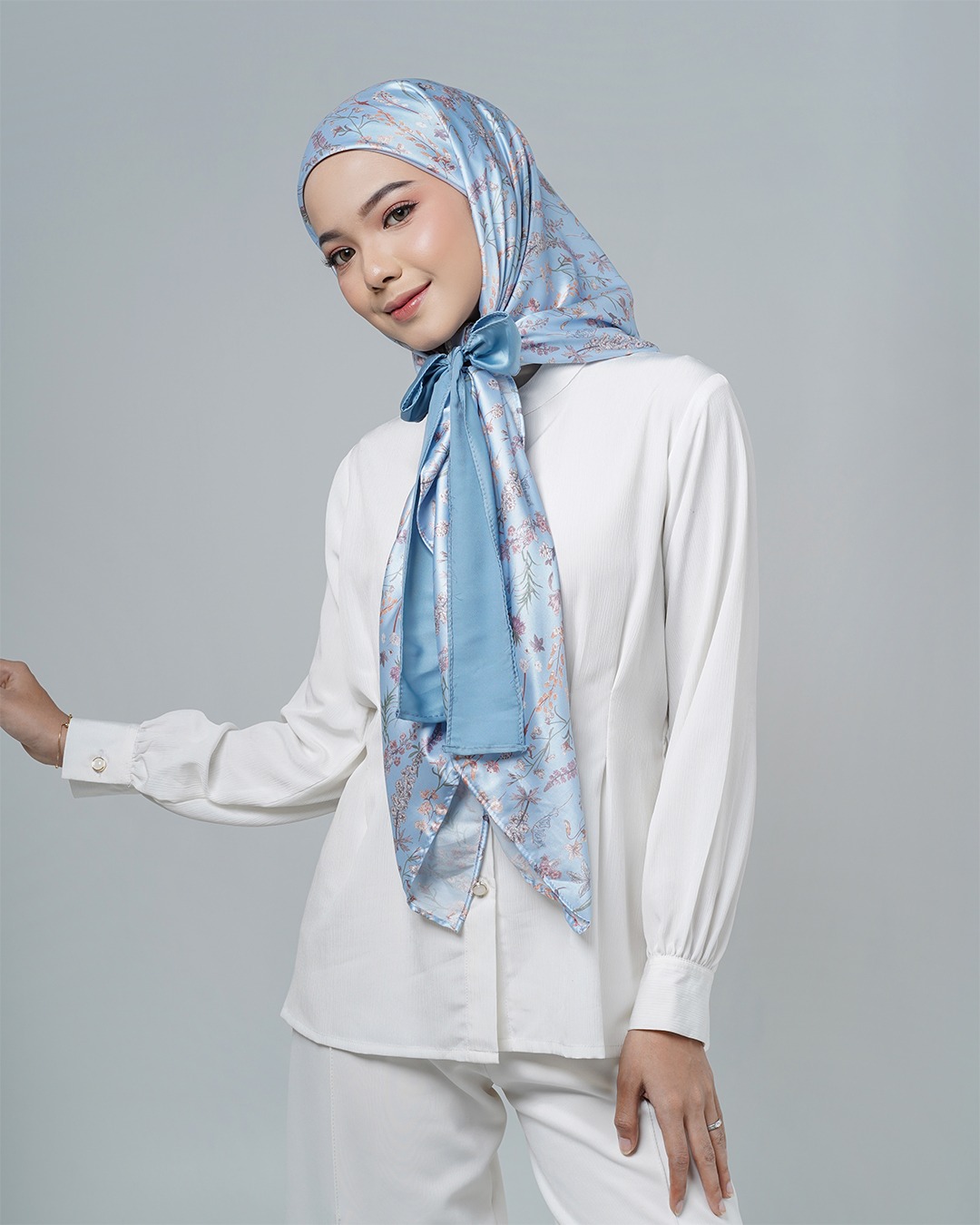 Winonamodest x Tatuis - Abloom Vintage Instant Scarf Ice Blue