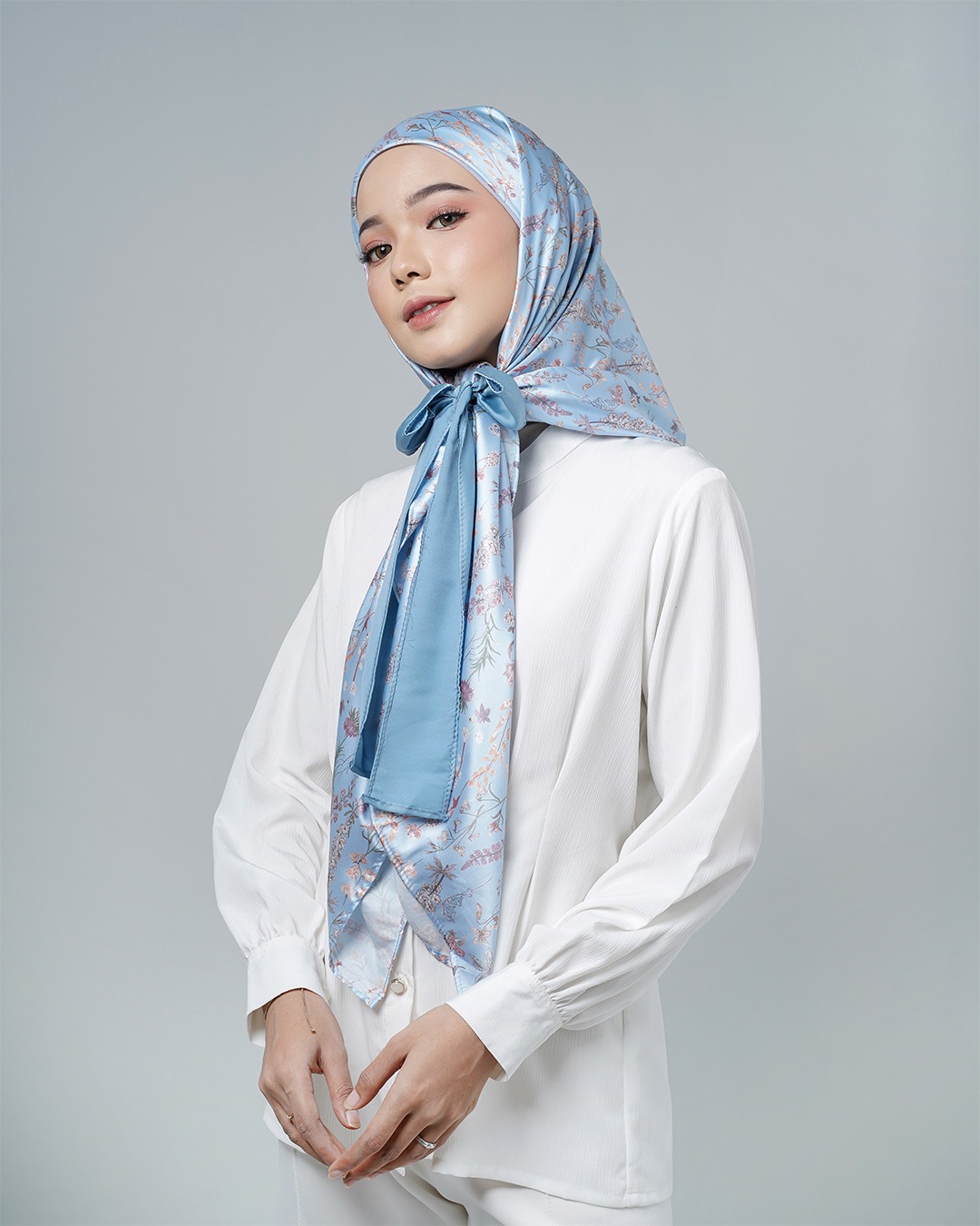 Winonamodest x Tatuis - Abloom Vintage Instant Scarf Ice Blue