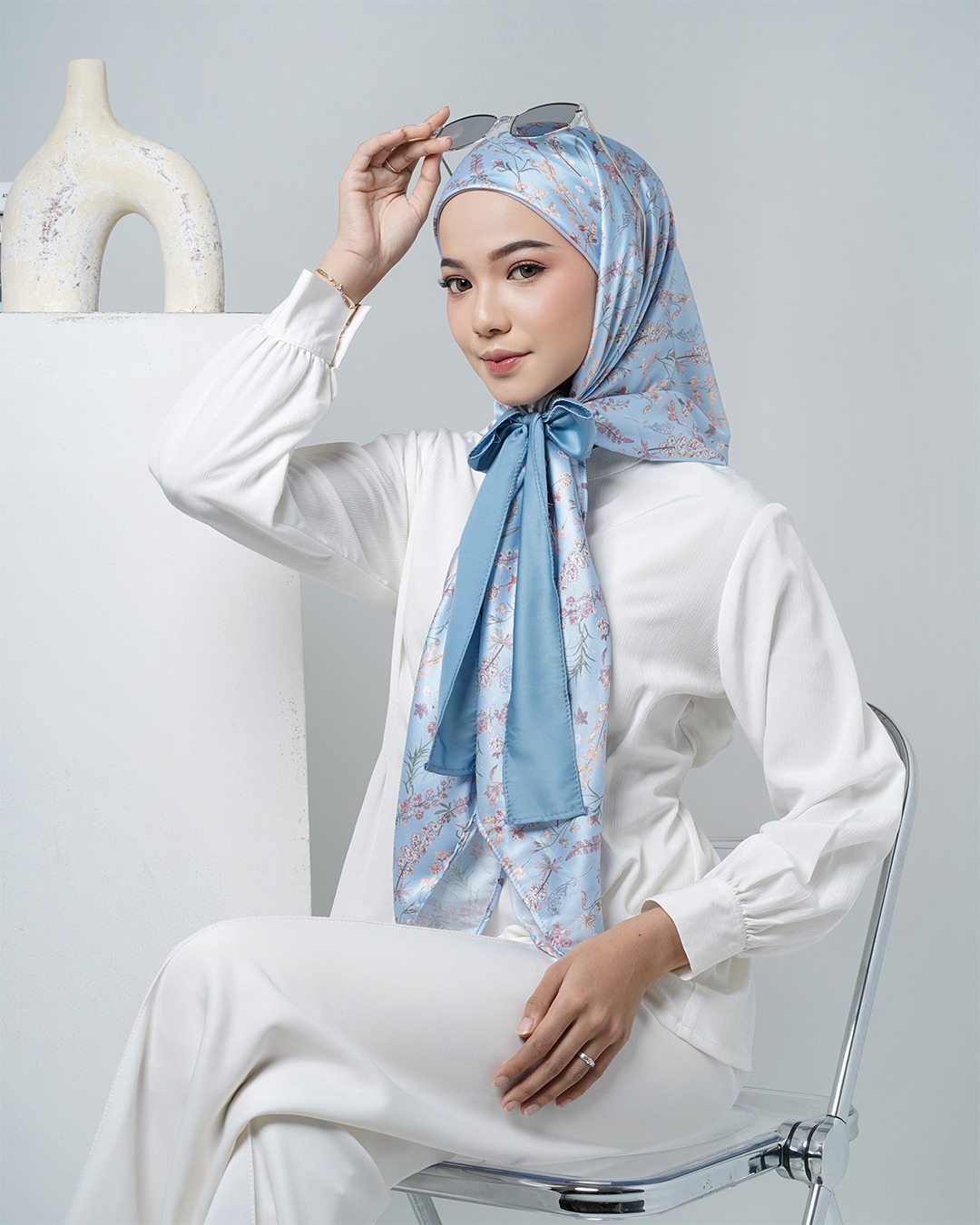 Winonamodest x Tatuis - Abloom Vintage Instant Scarf Ice Blue