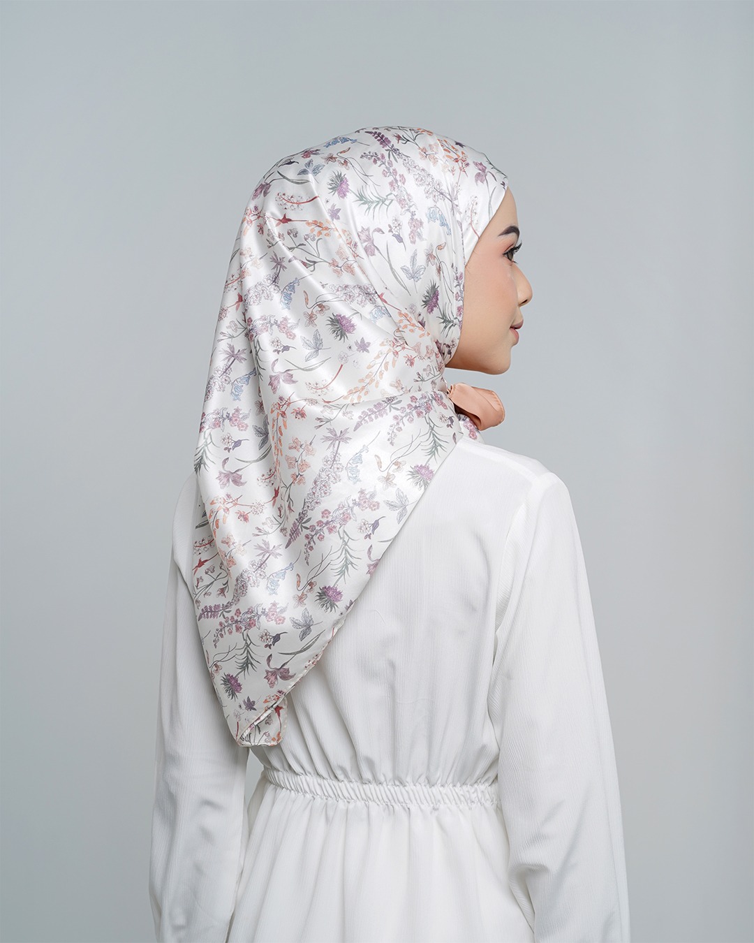 Winonamodes x Tatuis - Abloom Vintage Instan Scarf White