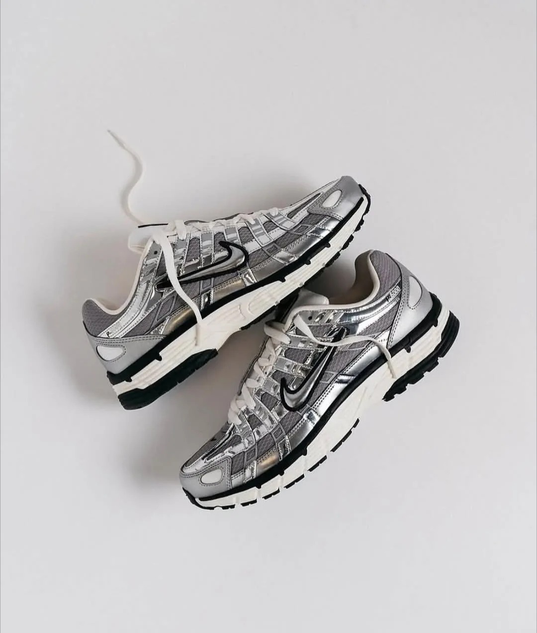 NIKE P-6000 - METALLIC SILVER