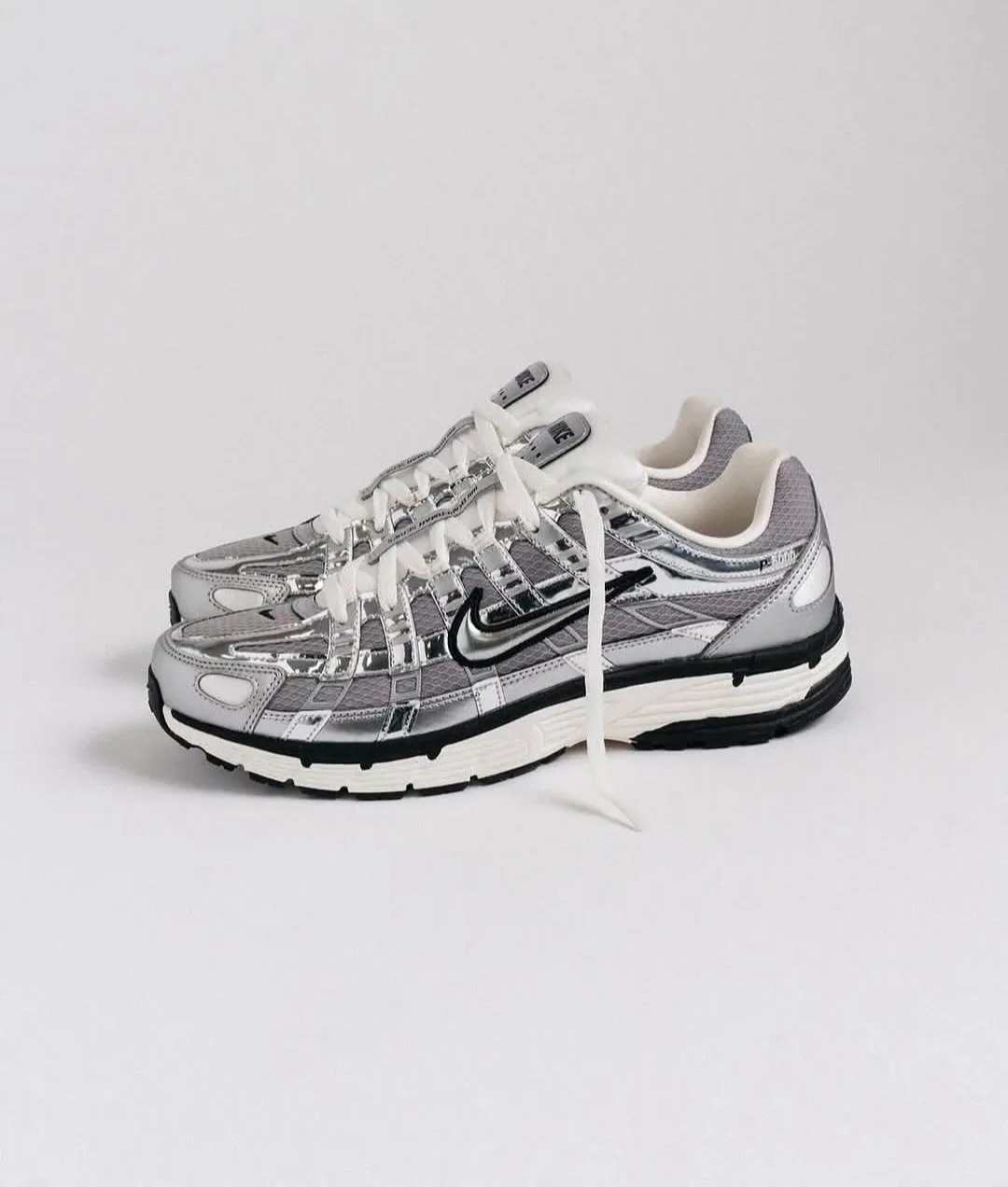 NIKE P-6000 - METALLIC SILVER