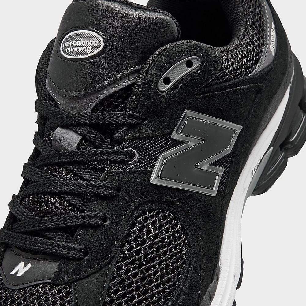 NEW BALANCE 2002R - BLACK DARK GREY