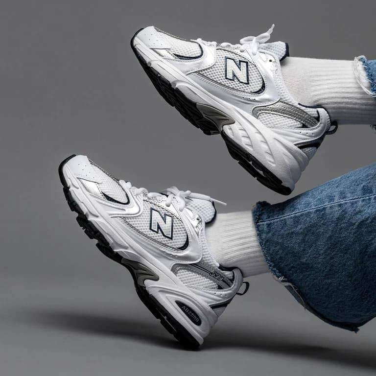 NEW BALANCE 530 - WHITE BLACK