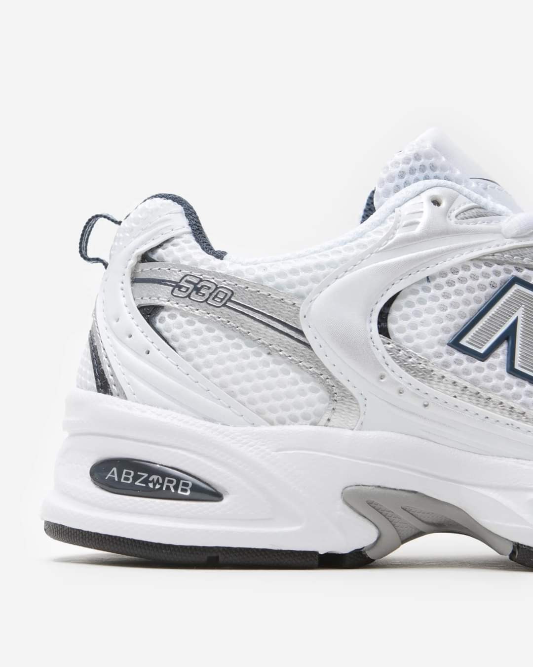 NEW BALANCE 530 - WHITE BLACK