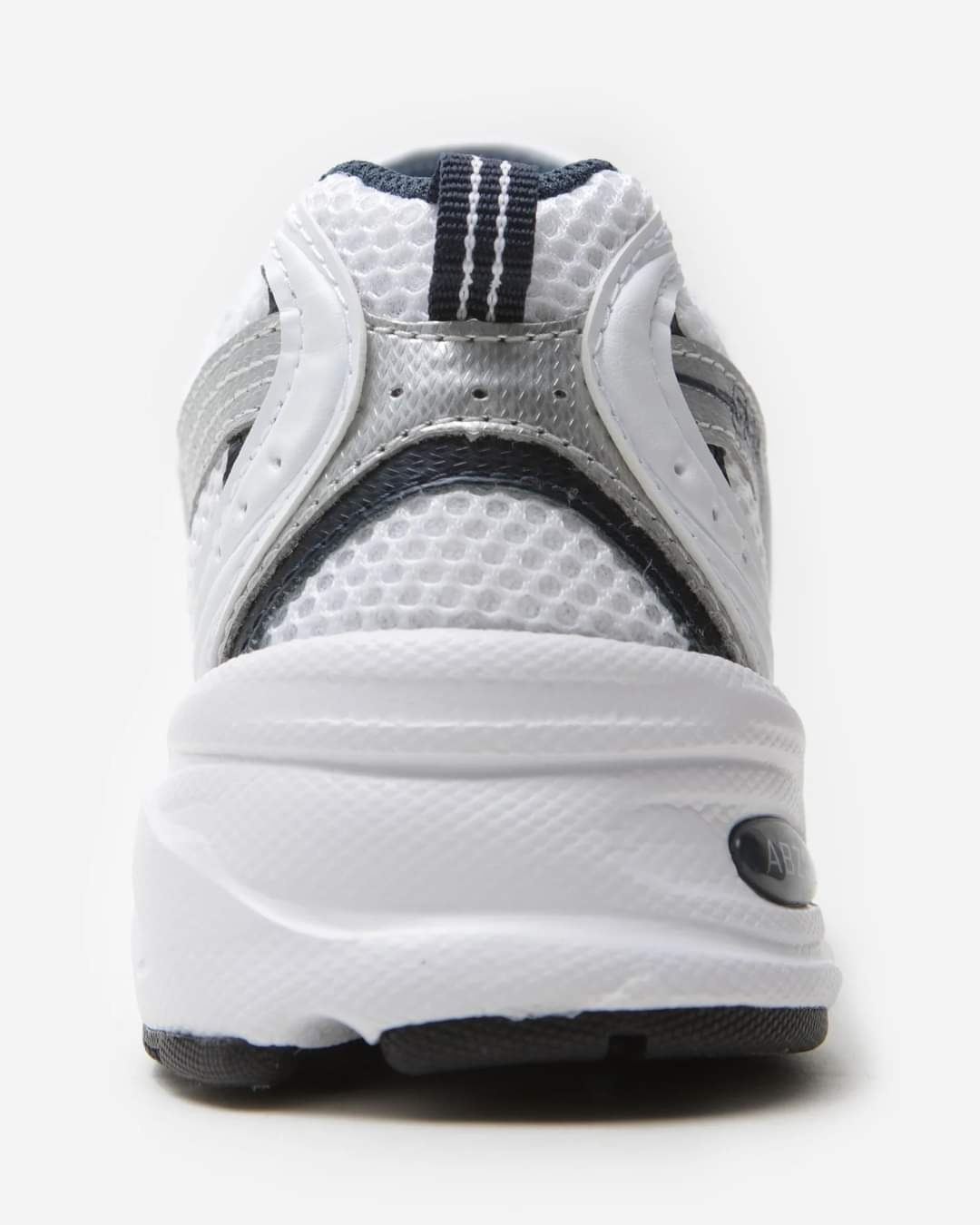 NEW BALANCE 530 - WHITE BLACK