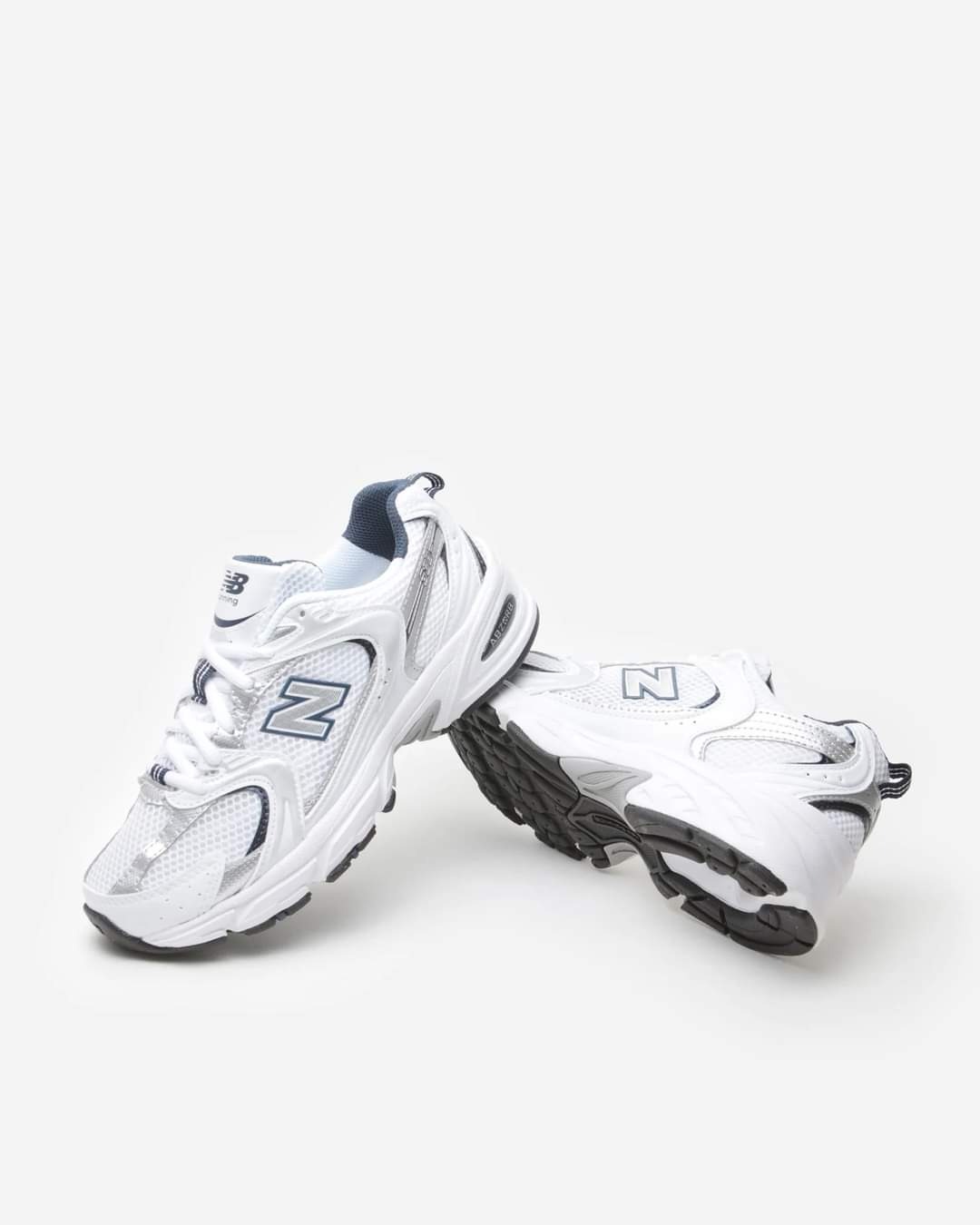 NEW BALANCE 530 - WHITE BLACK