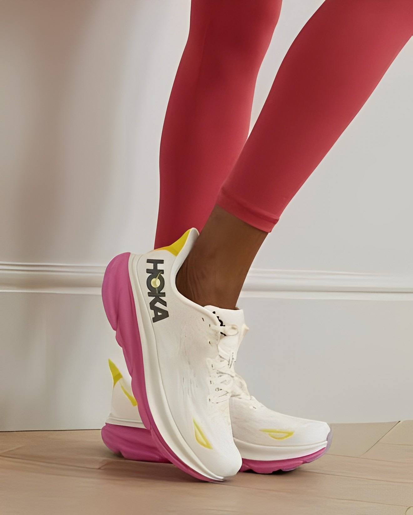 HOKA ONE ONE CLIFTON 9 - EGGNOG PINK
