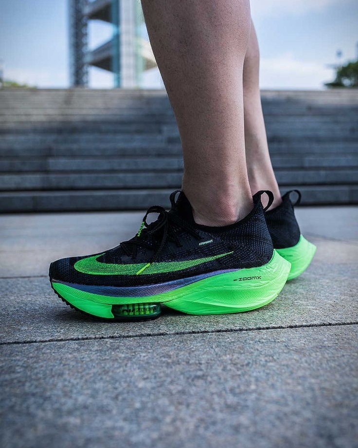 Nike ZoomX アルファフライネクスト% ブラック/グリーン アルファフライの配色を反映した新色の「ナイキ ズームエックス