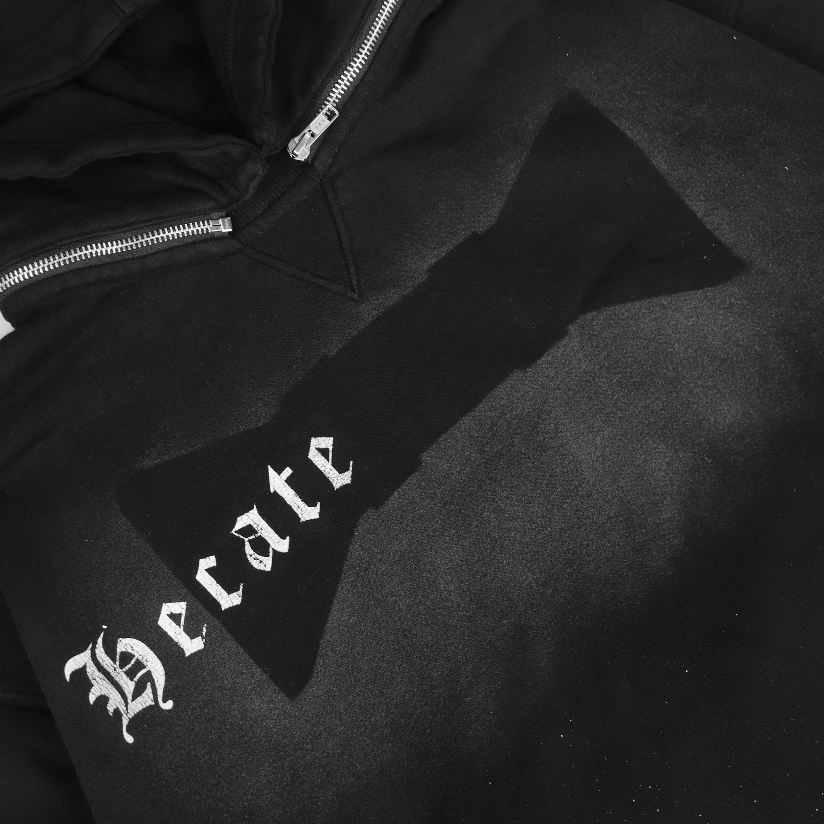 HECATE - CAPACITY 2IN1 HOODIE