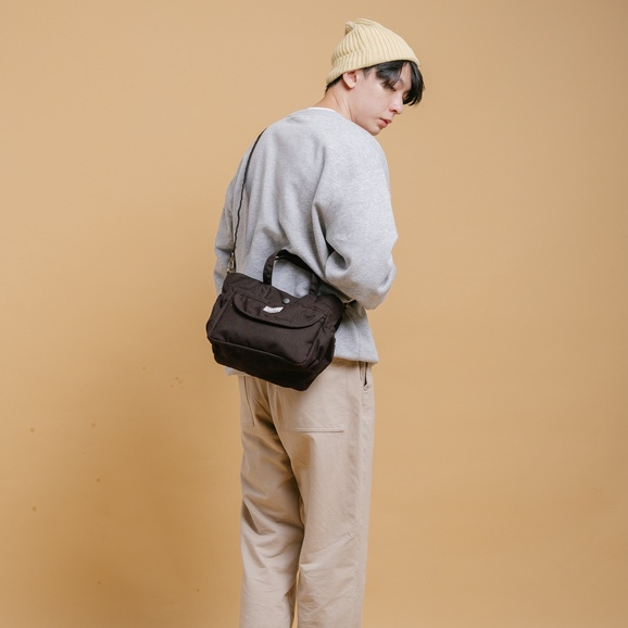 Evroa Clay Sling Bag - Black
