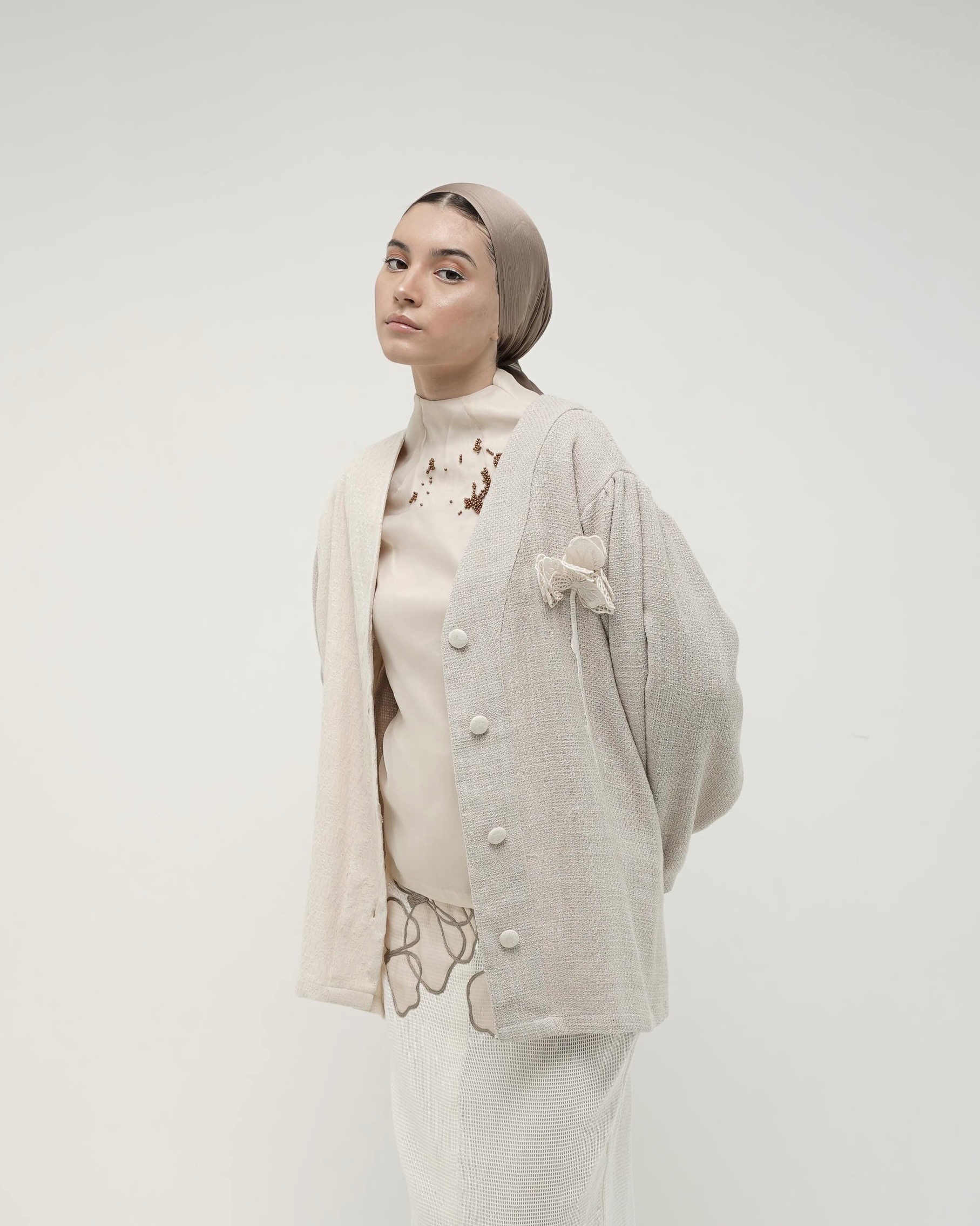 Lira Outer